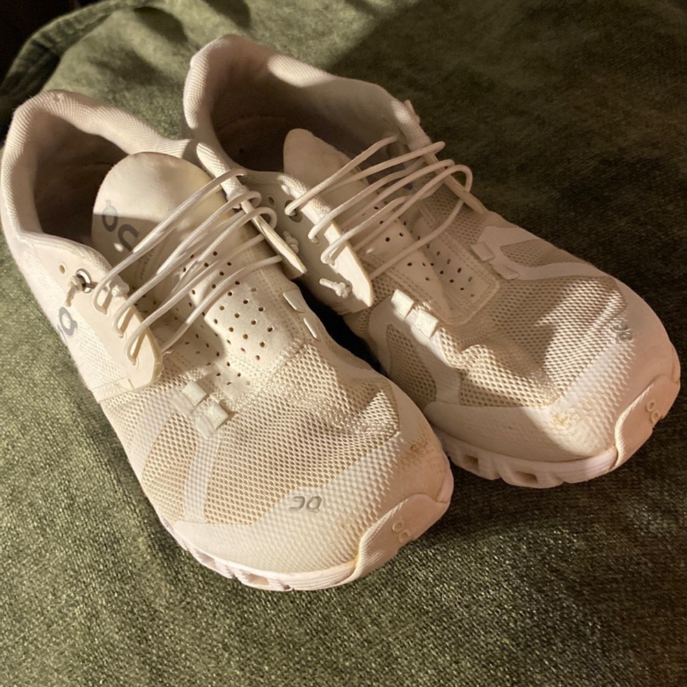 On Running Cloud 5 All White womans 8.5 *WEAR AND TEAR*
